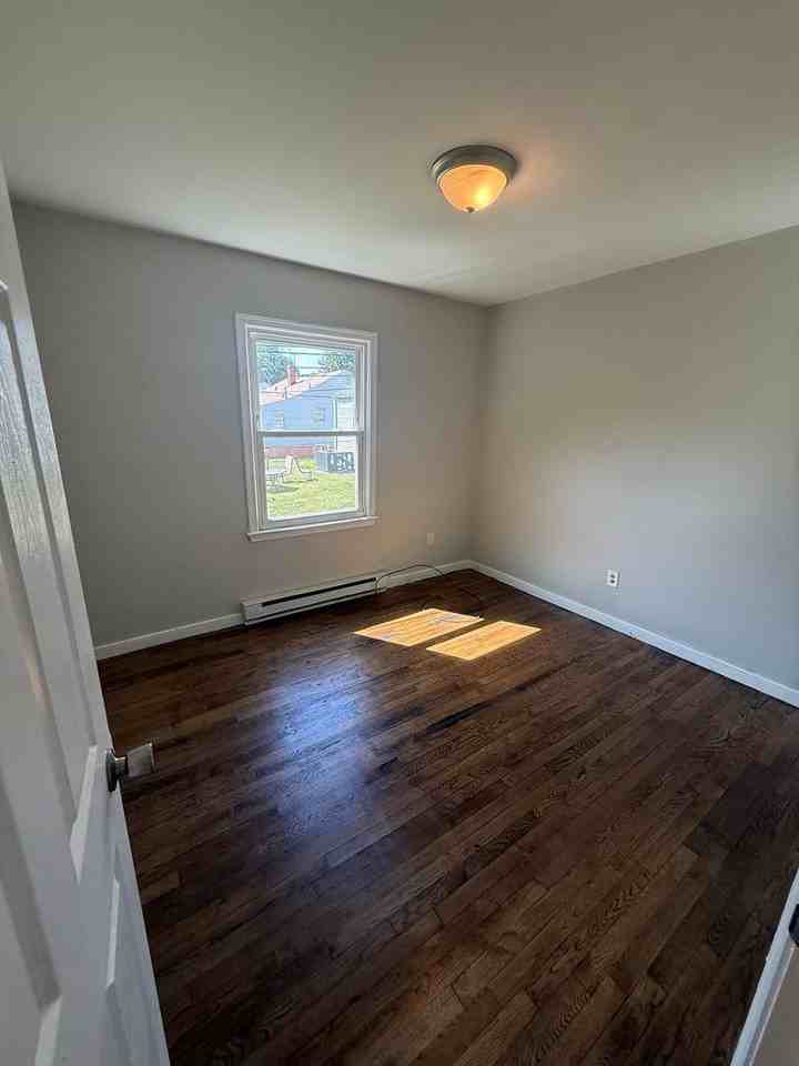 1401 Milton St - Photo 7 of 9