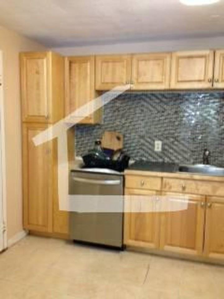 207 Kent St - Photo 4 of 7