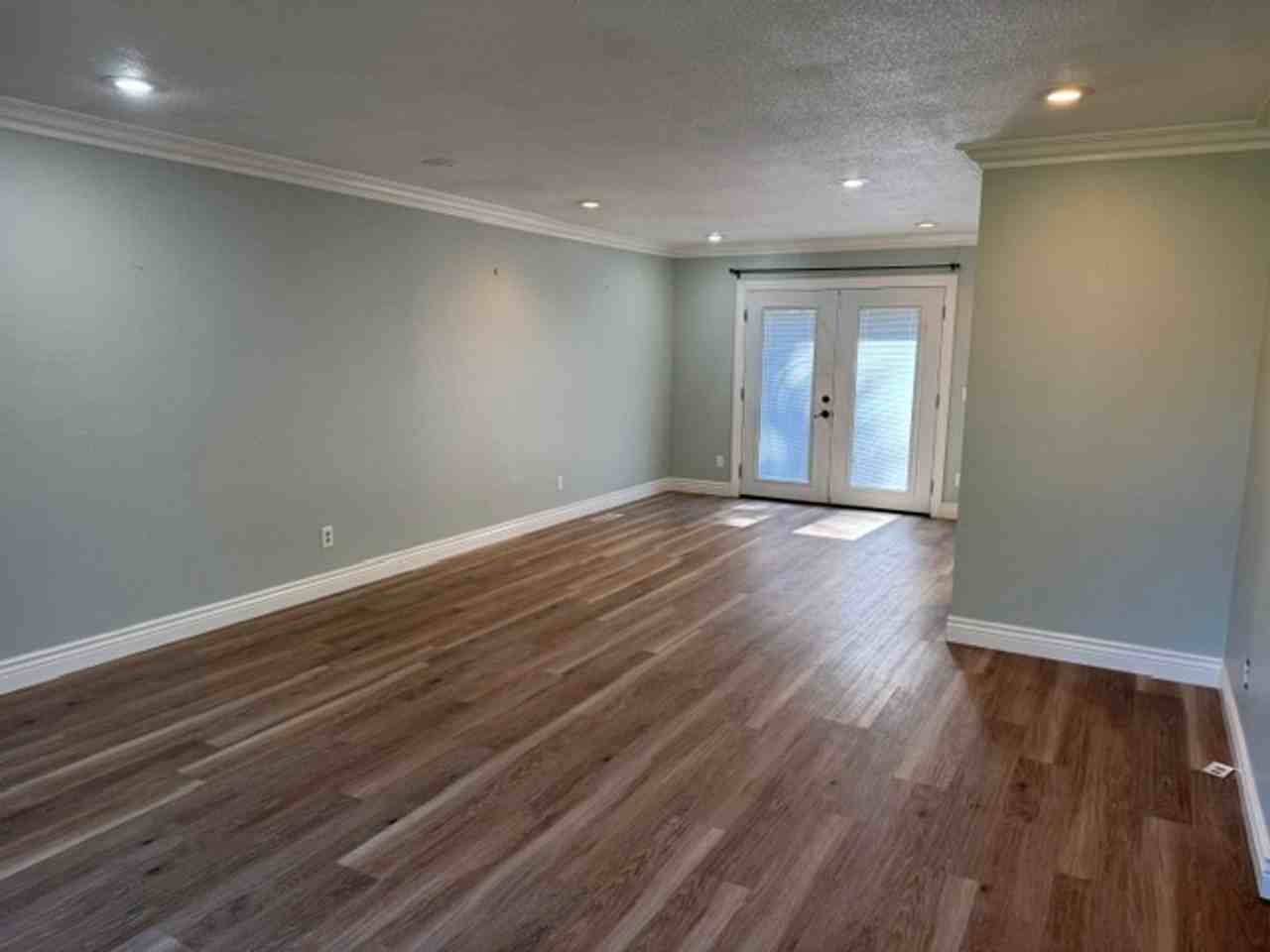 720 W 9th St - Photo 4 of 35