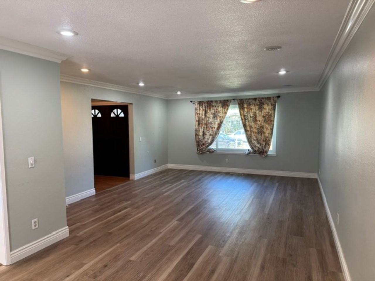 720 W 9th St - Photo 5 of 35