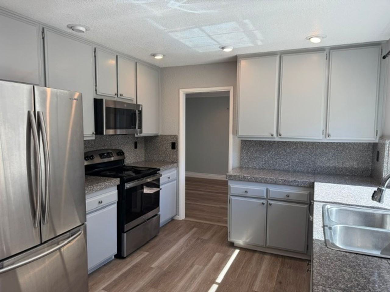 720 W 9th St - Photo 7 of 35