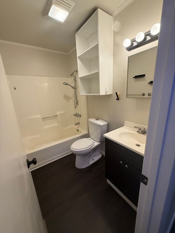 95 Moore St - Photo 4 of 12