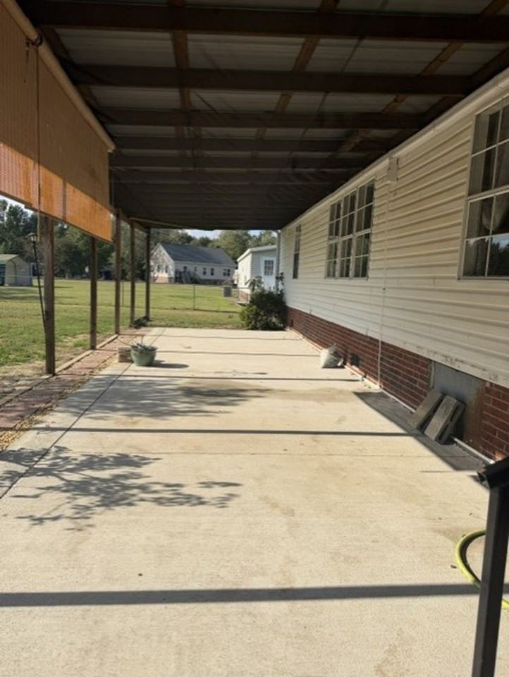 5660 Creek Rd - Photo 2 of 29