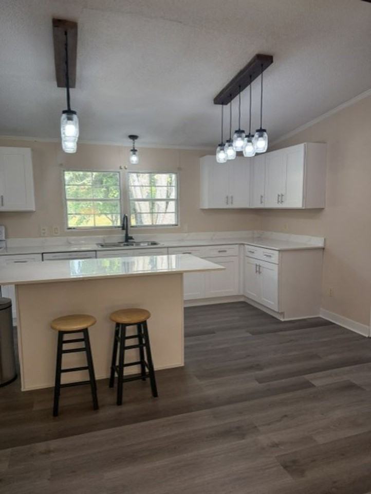 5660 Creek Rd - Photo 3 of 29
