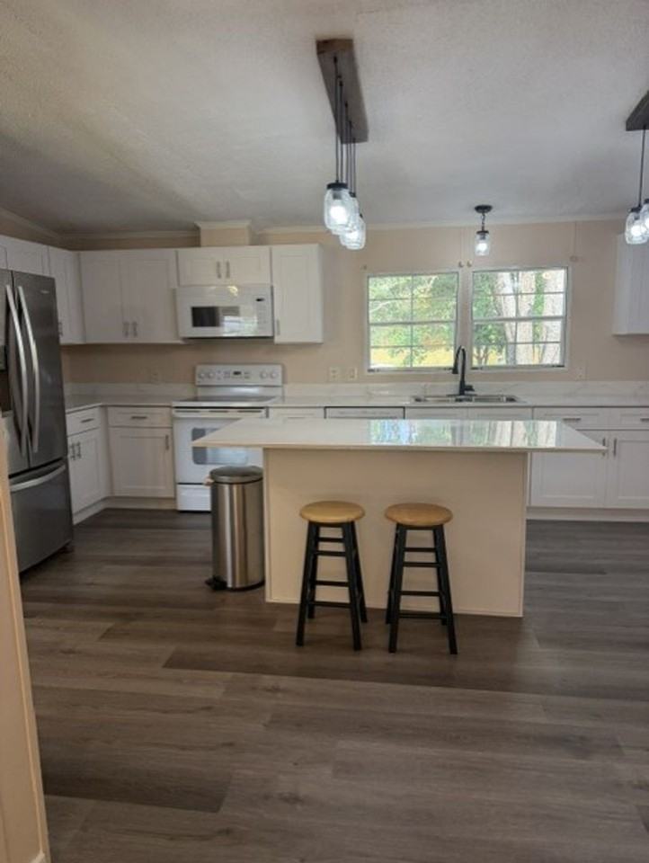 5660 Creek Rd - Photo 4 of 29