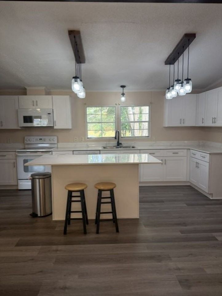 5660 Creek Rd - Photo 5 of 29