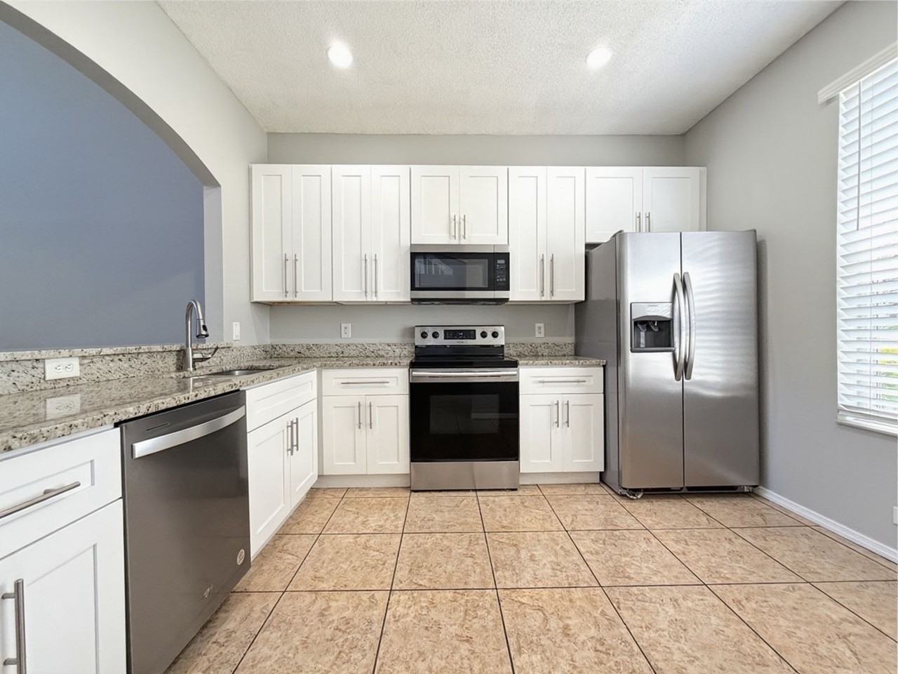 13180 Summerton Dr - Photo 4 of 29