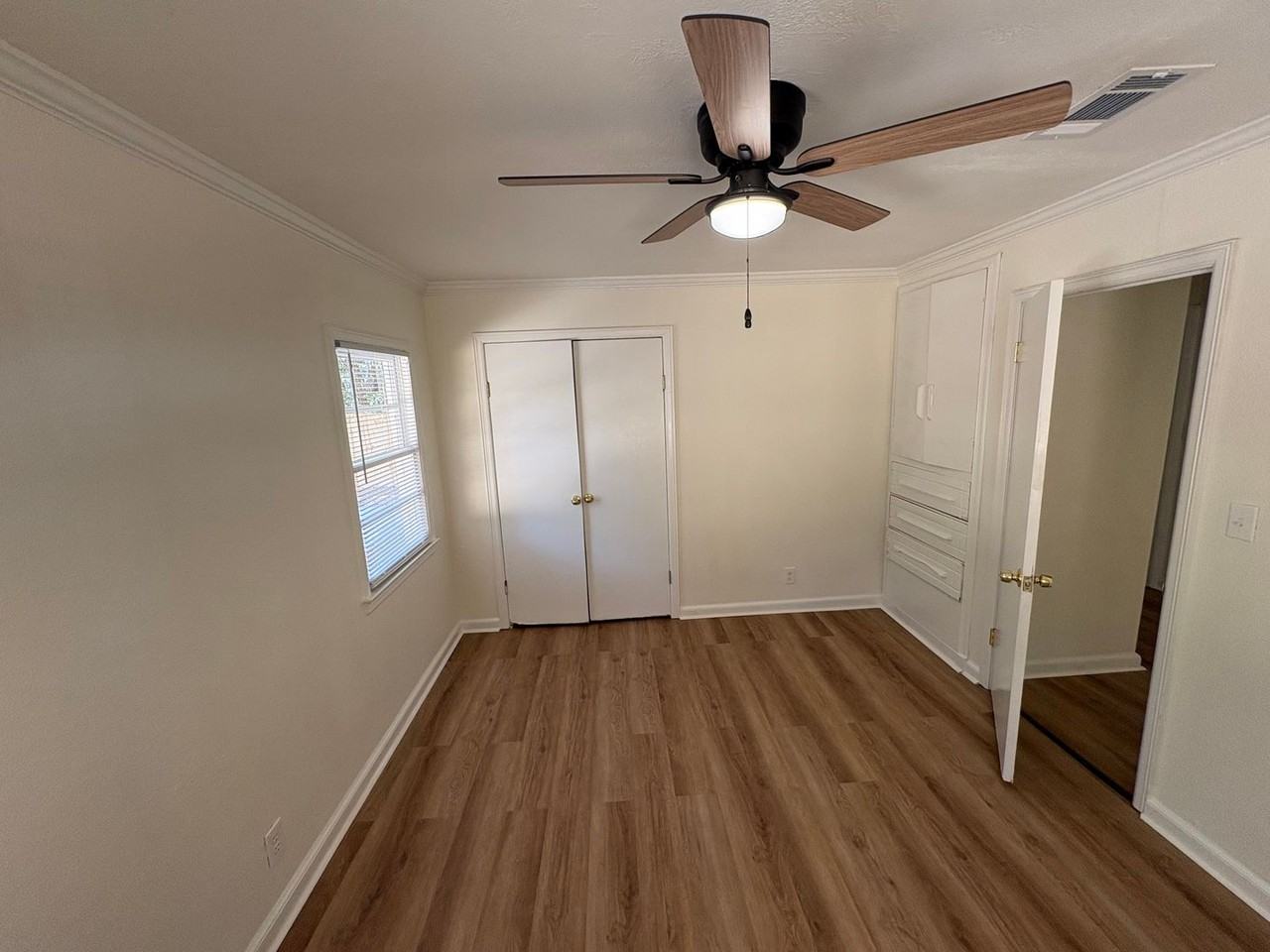 915 W Tift Ave - Photo 2 of 9