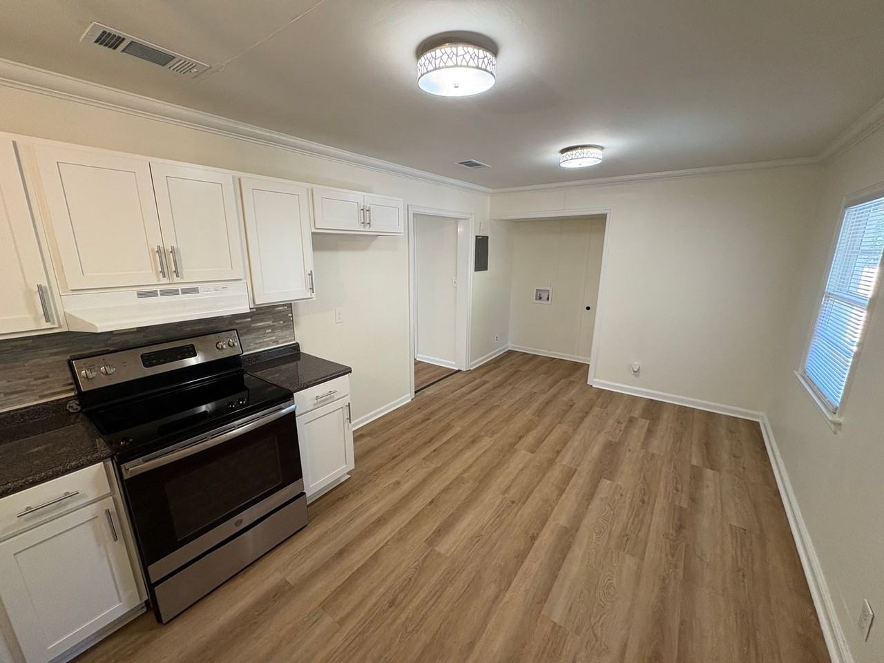 915 W Tift Ave - Photo 3 of 9