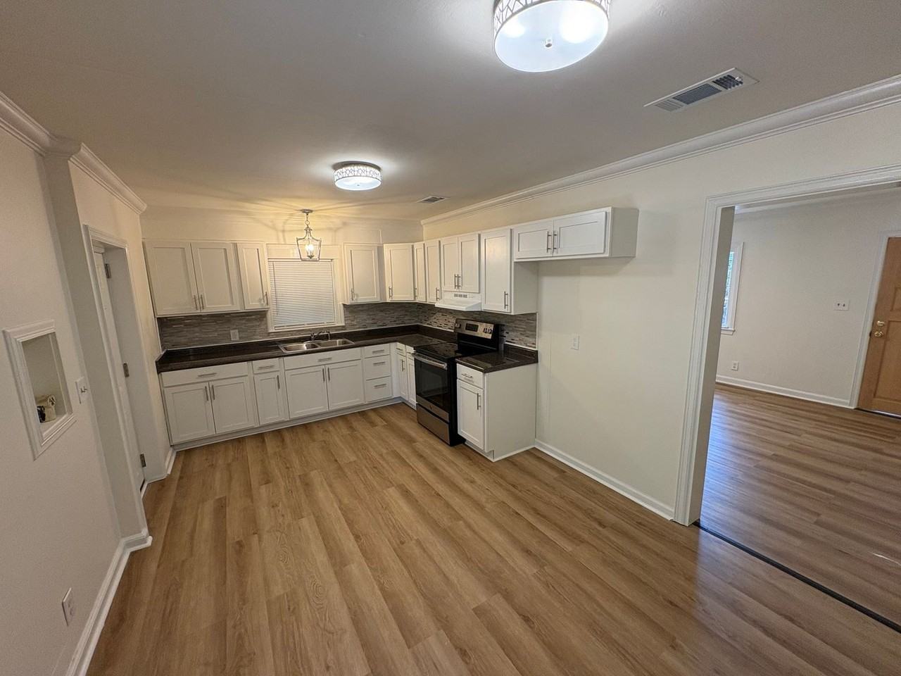 915 W Tift Ave - Photo 5 of 9