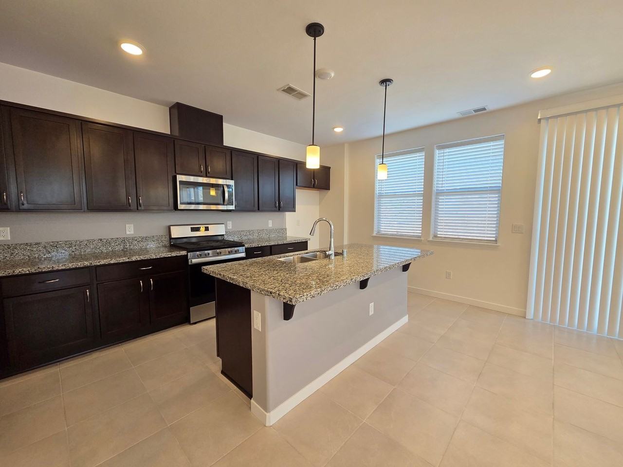 7220 Discovery Ln - Photo 5 of 37