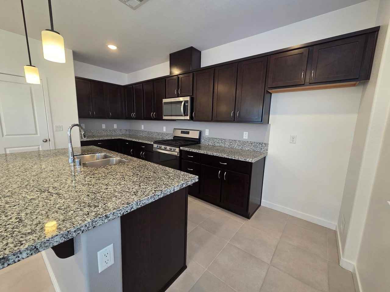 7220 Discovery Ln - Photo 6 of 37