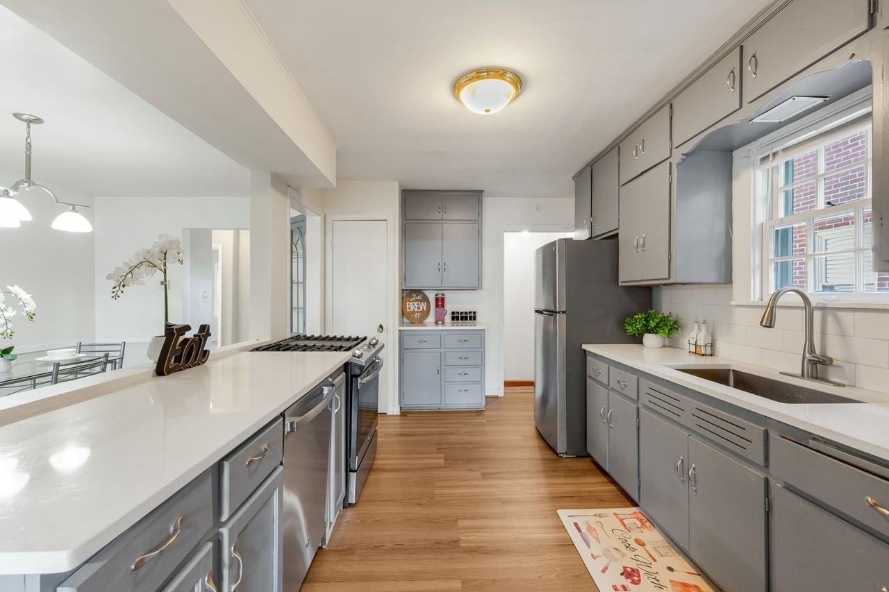 5231 N Bay Ridge Ave - Photo 4 of 22