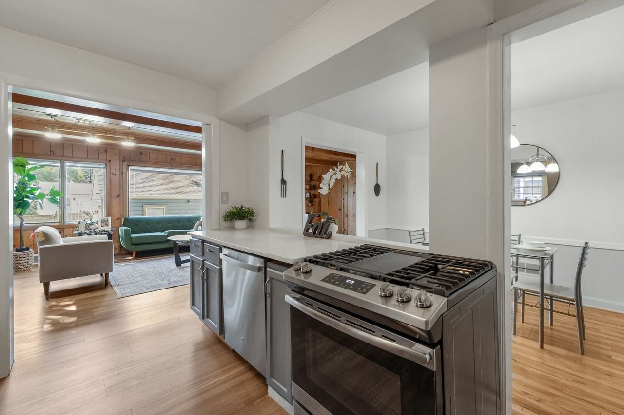 5231 N Bay Ridge Ave - Photo 5 of 22