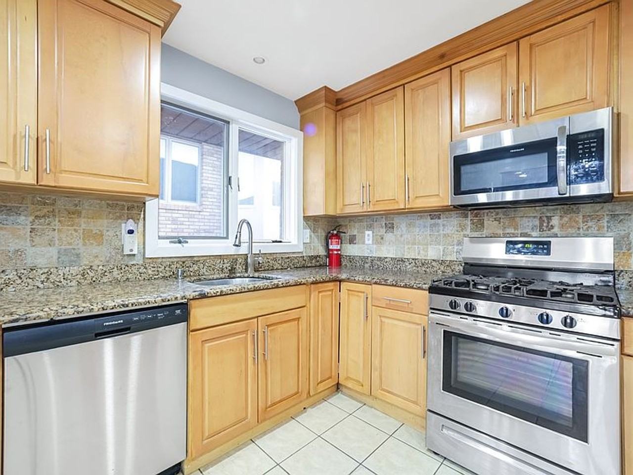 436 Washington Ave #B - Photo 3 of 21