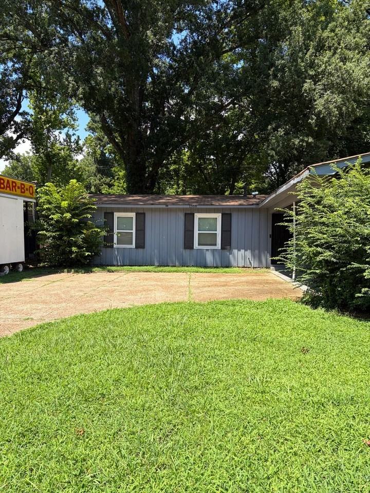 1568 Gowan Dr - Photo 3 of 14