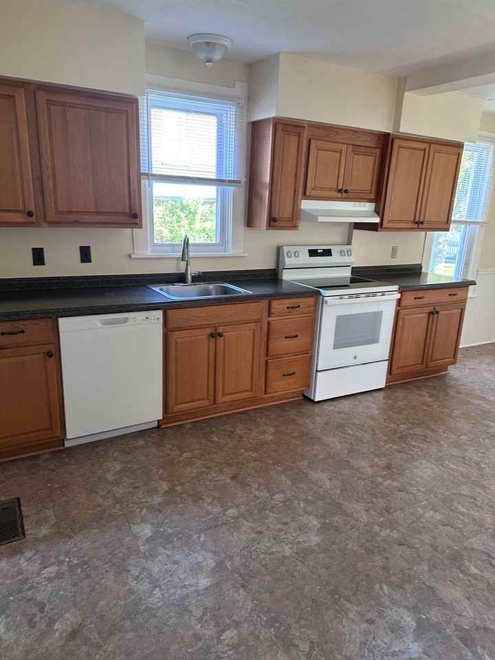 214 S Harrison Rd - Photo 2 of 17