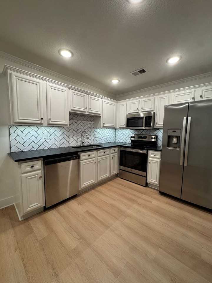 805 E Oak Ave #1 - Photo 2 of 13