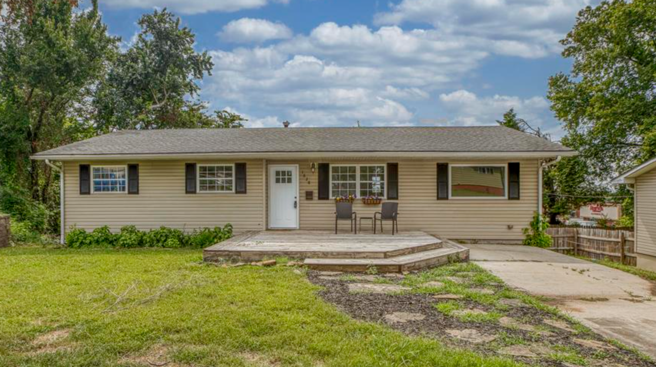 1628 Jefferson Cir - Photo 2 of 25