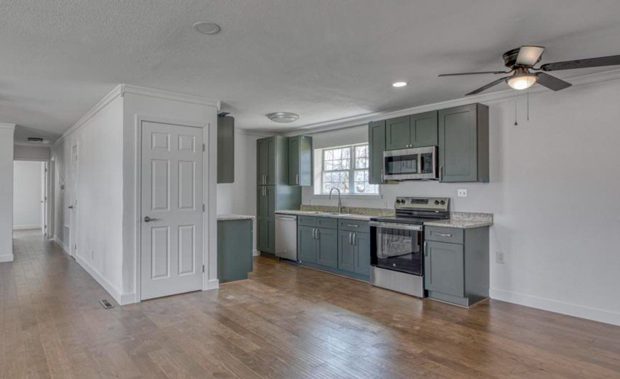 1628 Jefferson Cir - Photo 6 of 25