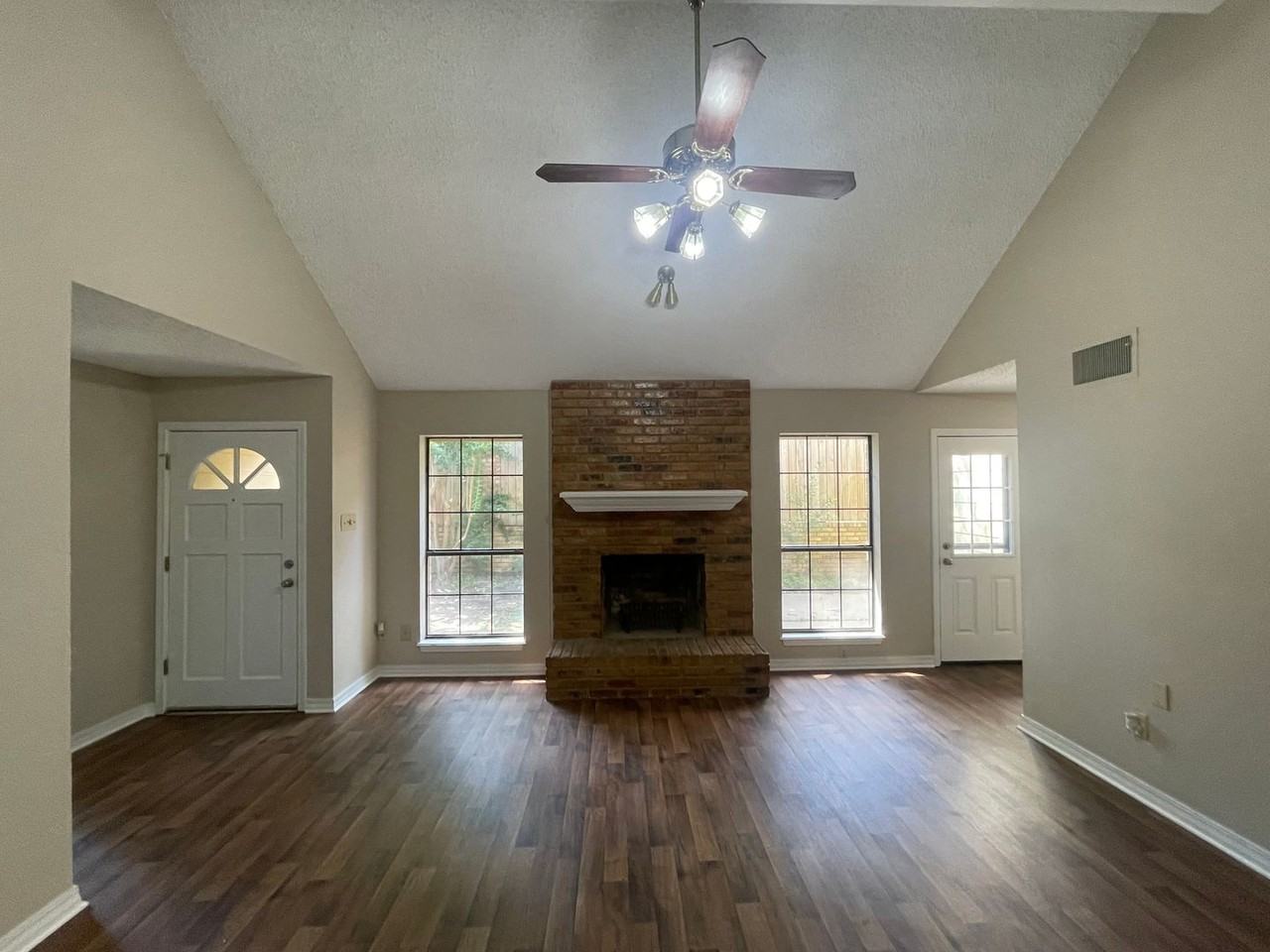 1206 Brandywine Dr - Photo 3 of 12