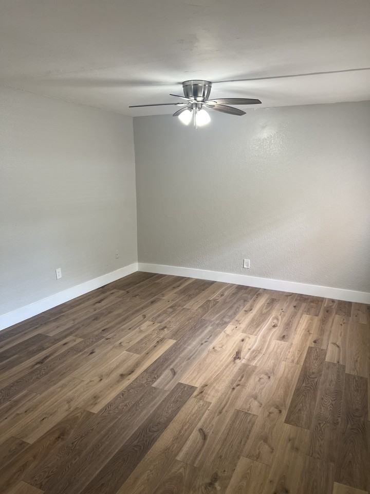 1640 N DIXIE HWYUnit 3 #3 - Photo 3 of 6