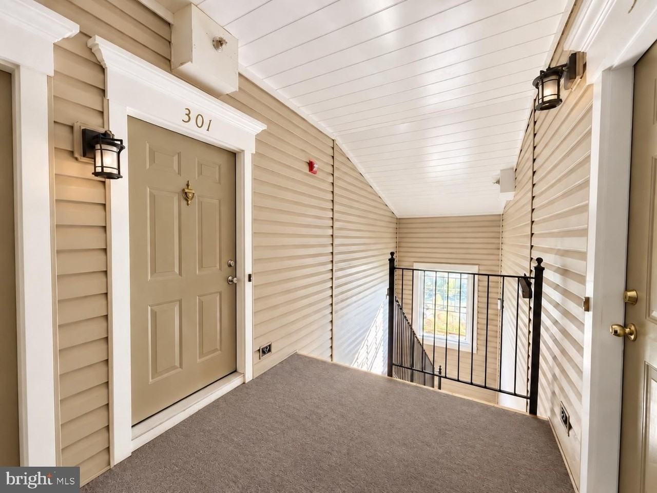 46924 Courtyard Sq - Photo 2 of 31