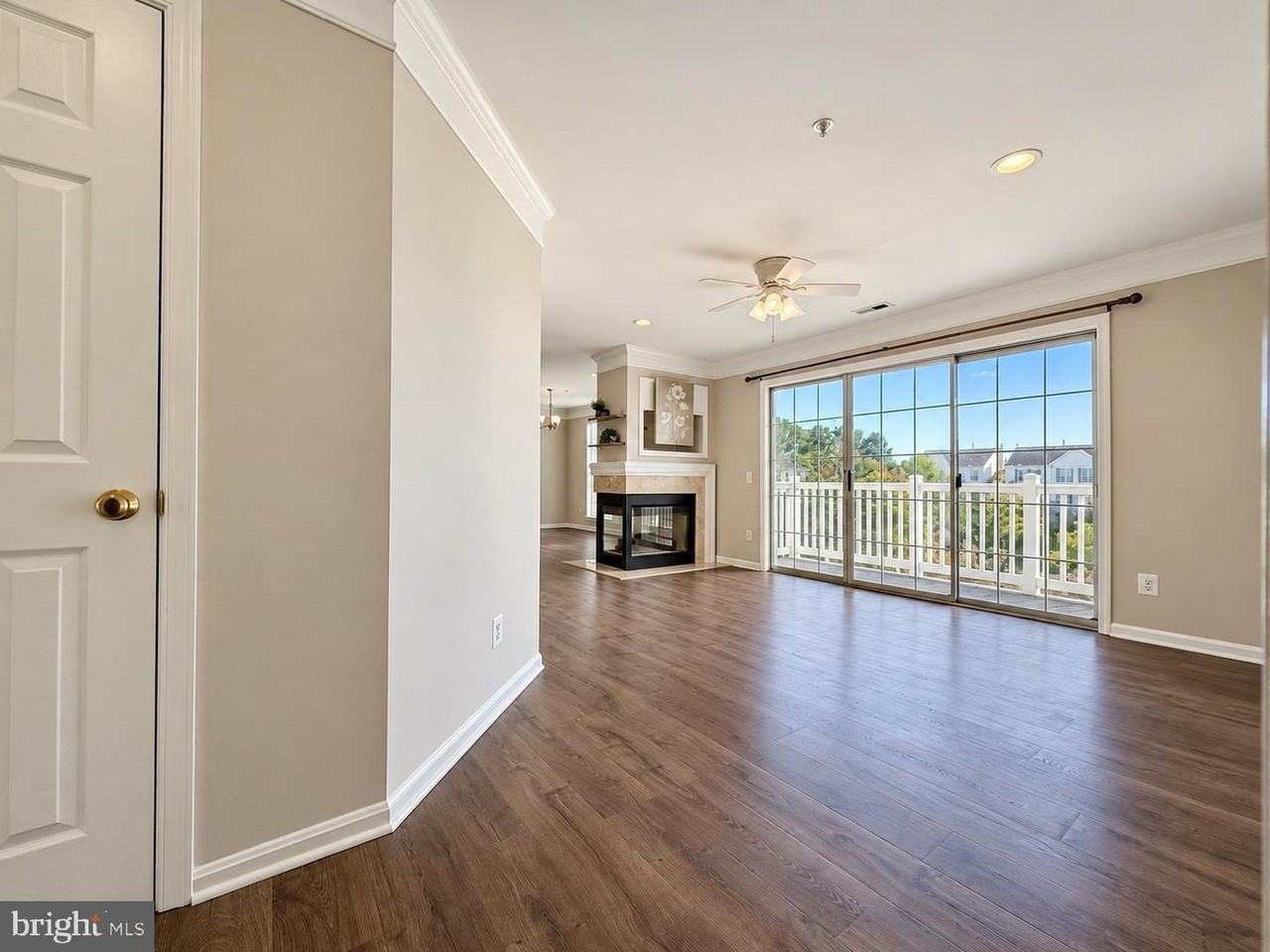 46924 Courtyard Sq - Photo 3 of 31