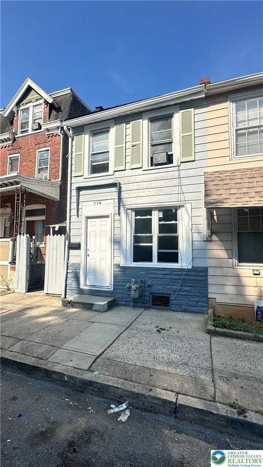 542 N New St - Photo 2 of 26