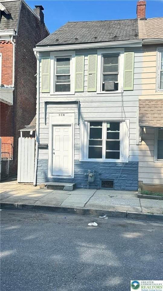 542 N New St - Photo 3 of 26