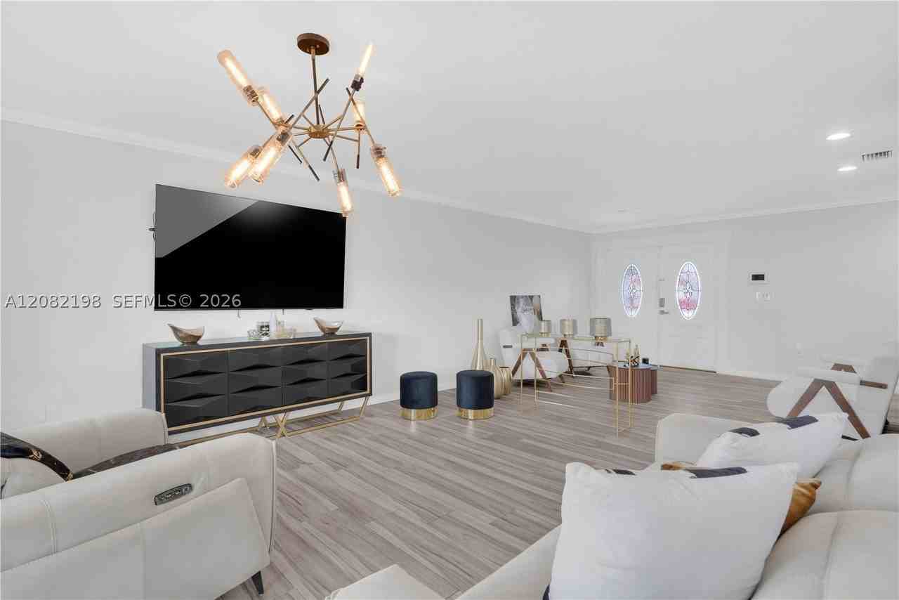 1777 Sw 136th Pl - Photo 4 of 19