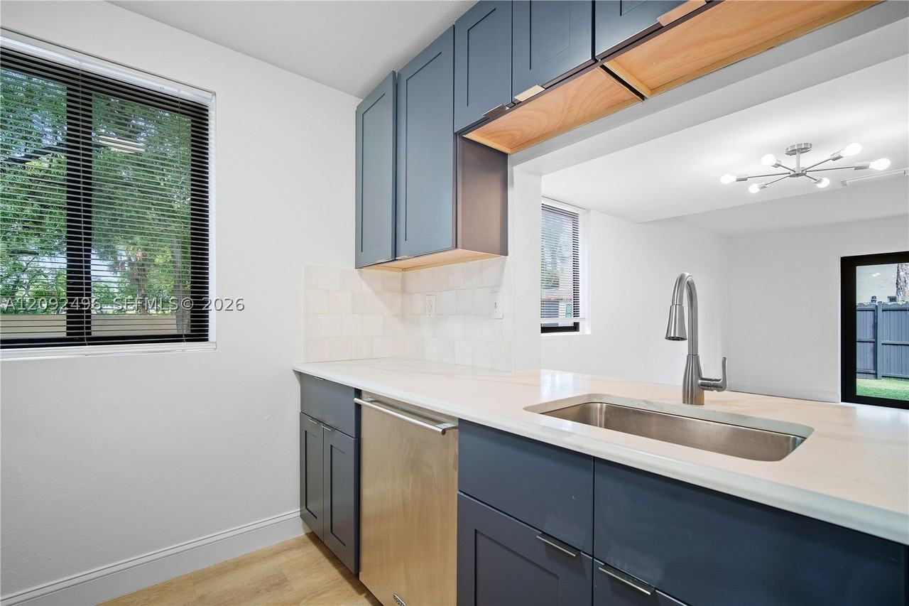 153 Ne 141st St #A - Photo 5 of 30