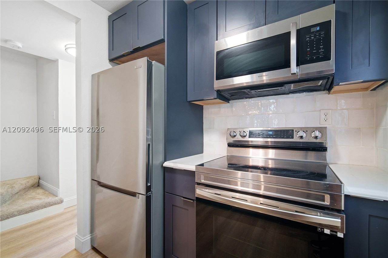 153 Ne 141st St #A - Photo 6 of 30