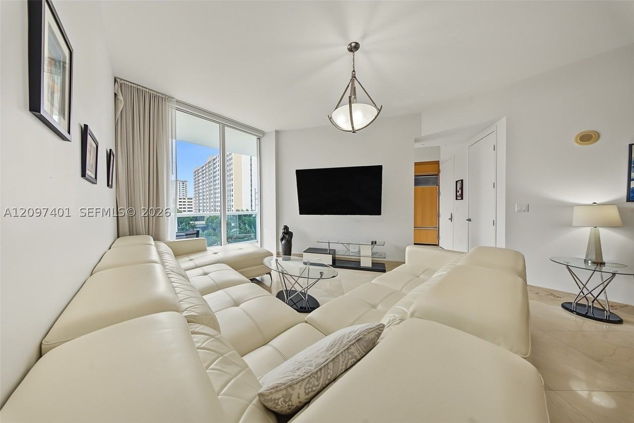 15901 Collins Ave #405 - Photo 6 of 32