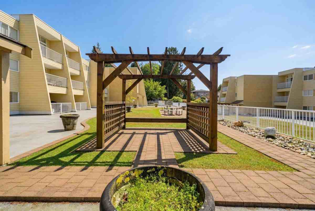 5544 16 Avenue #104 - Photo 4 of 15