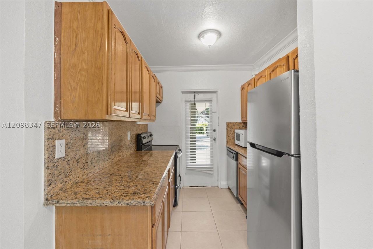 95 Edgewater Dr #102 - Photo 4 of 12