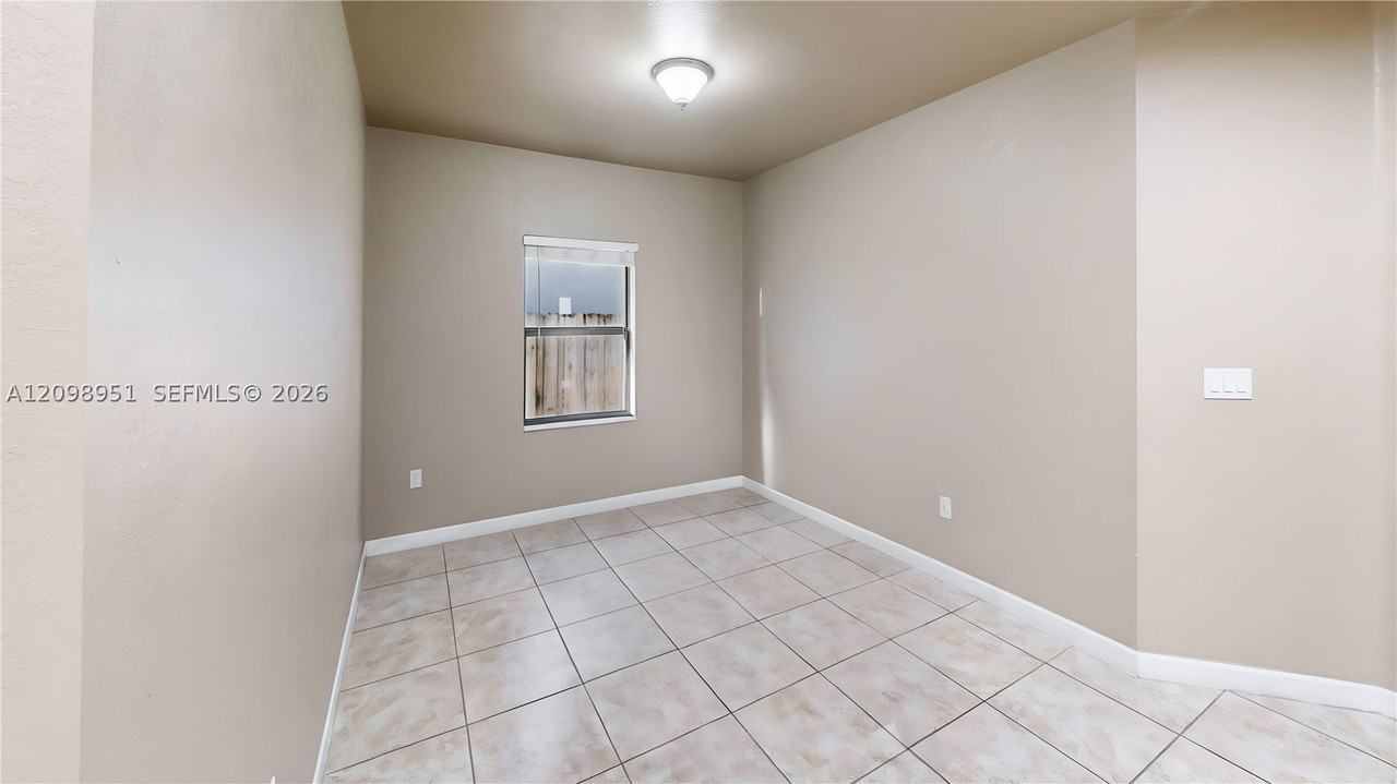 729 Se 34th Ave - Photo 5 of 46