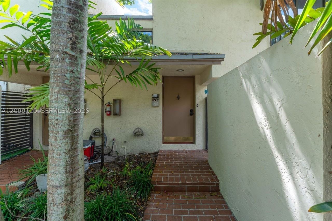 15805 Sw 91st Ct #D - Photo 2 of 32