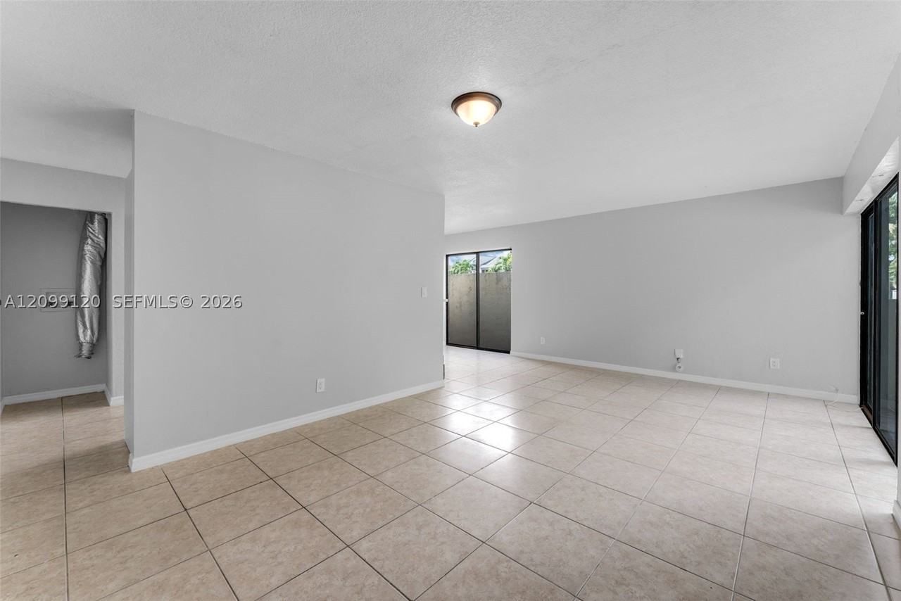 15805 Sw 91st Ct #D - Photo 4 of 32