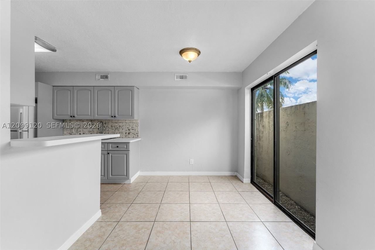 15805 Sw 91st Ct #D - Photo 6 of 32