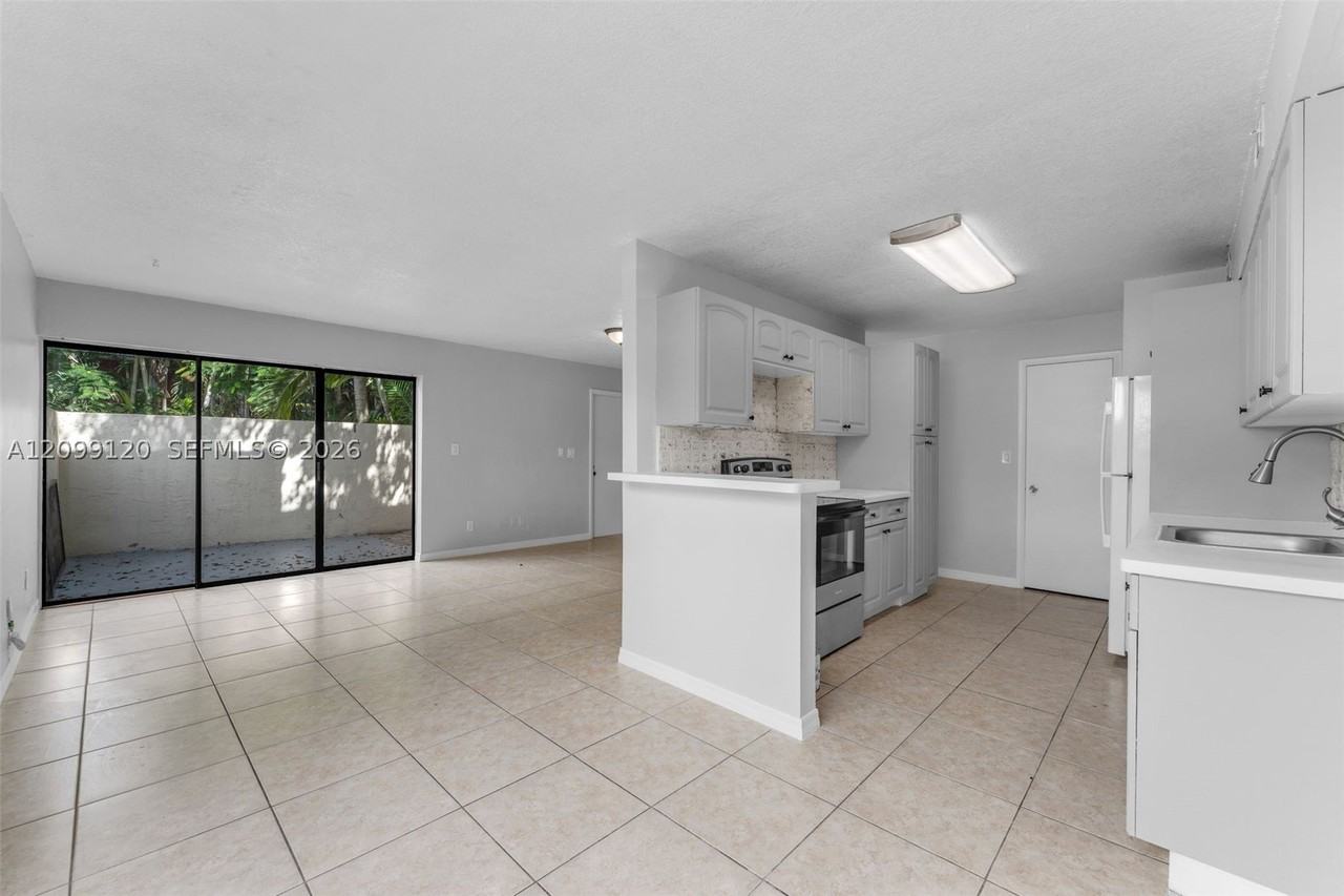 15805 Sw 91st Ct #D - Photo 7 of 32