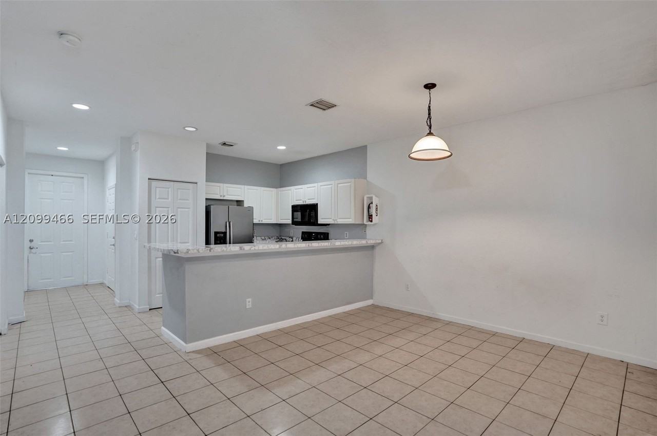 1309 Lucaya Dr - Photo 4 of 35