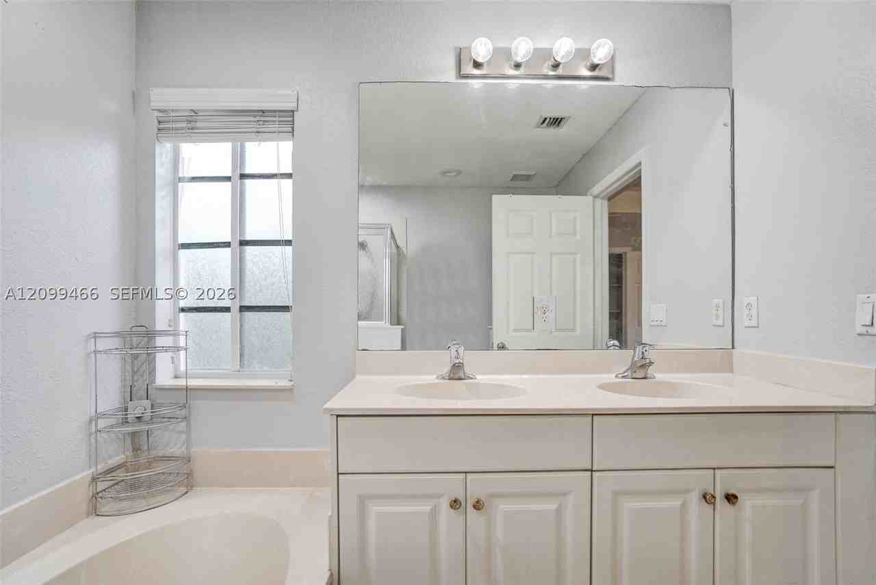 1309 Lucaya Dr - Photo 5 of 35