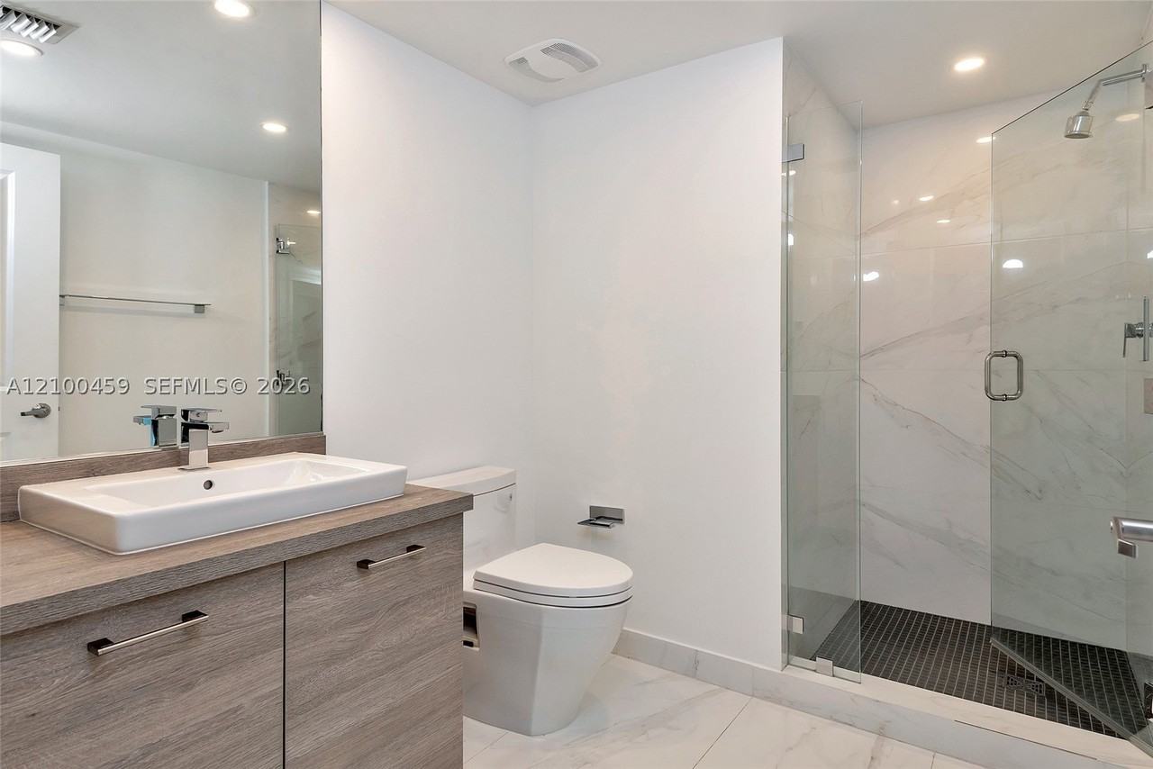 400 Sunny Isles Blvd #917 - Photo 5 of 50