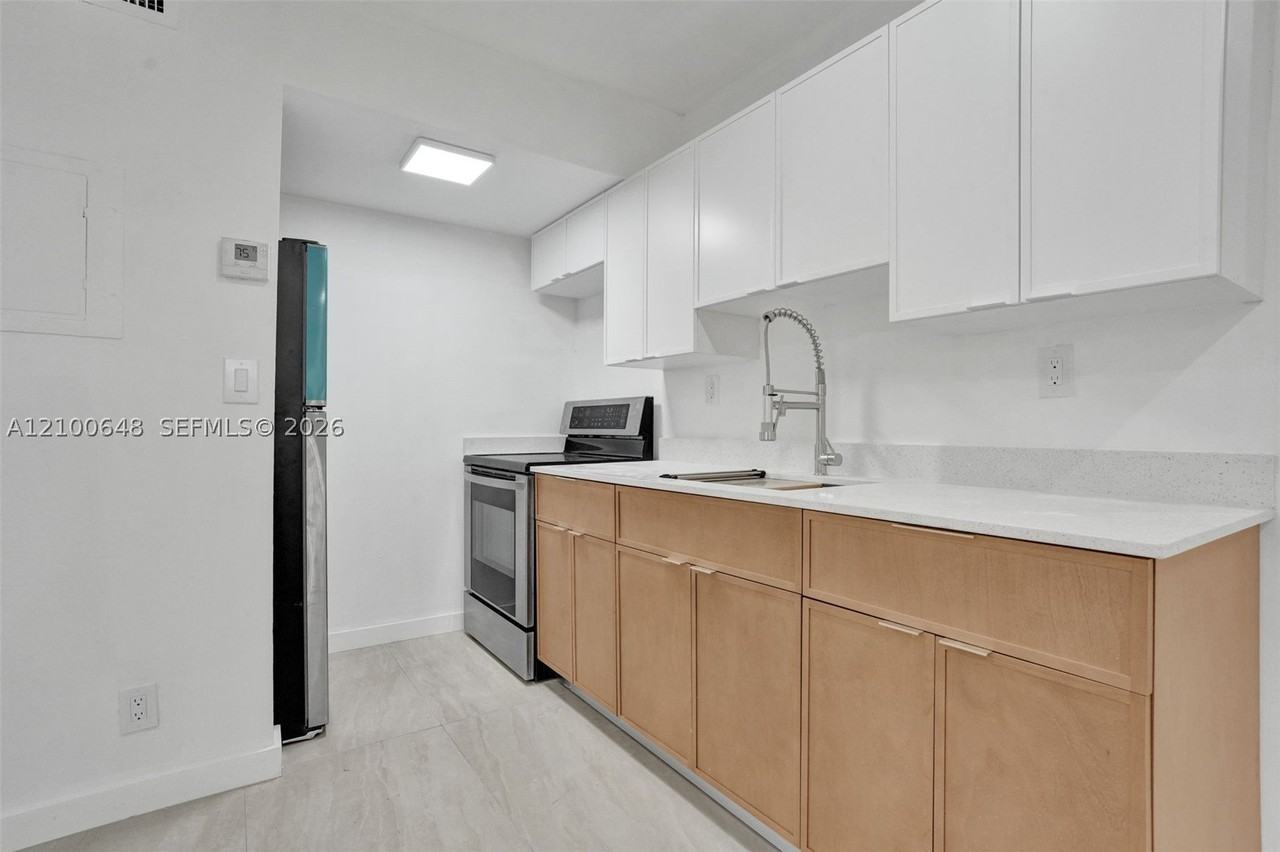 2018 Nw 43rd Ter #8 - Photo 6 of 14