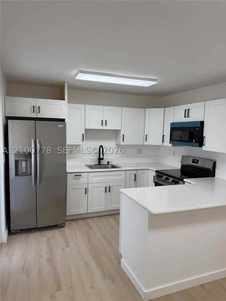 145 W 20th St #1 - Photo 2 of 6