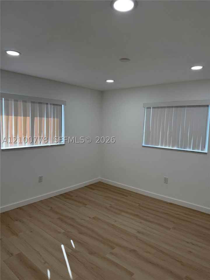 145 W 20th St #1 - Photo 5 of 6