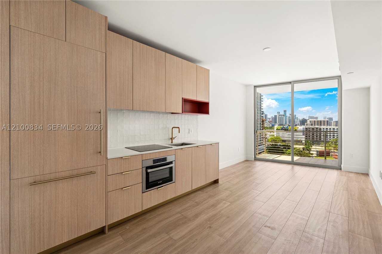 90 Ne 32nd St #1027