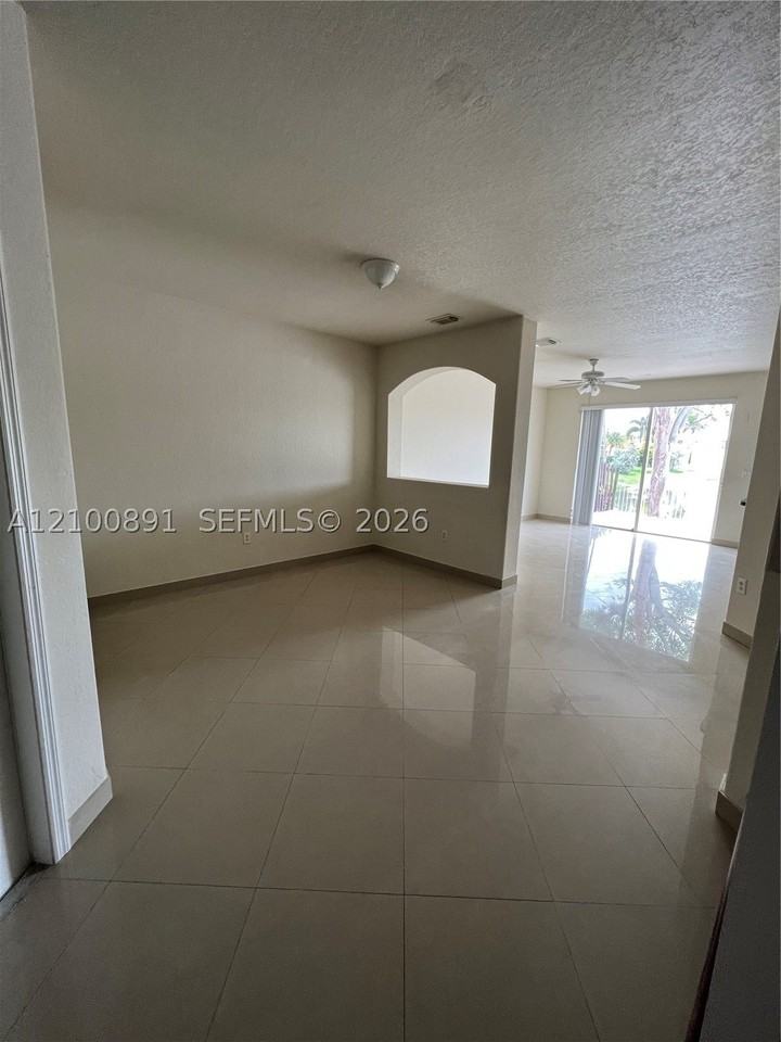 7731 Nw 114th Pl - Photo 3 of 15