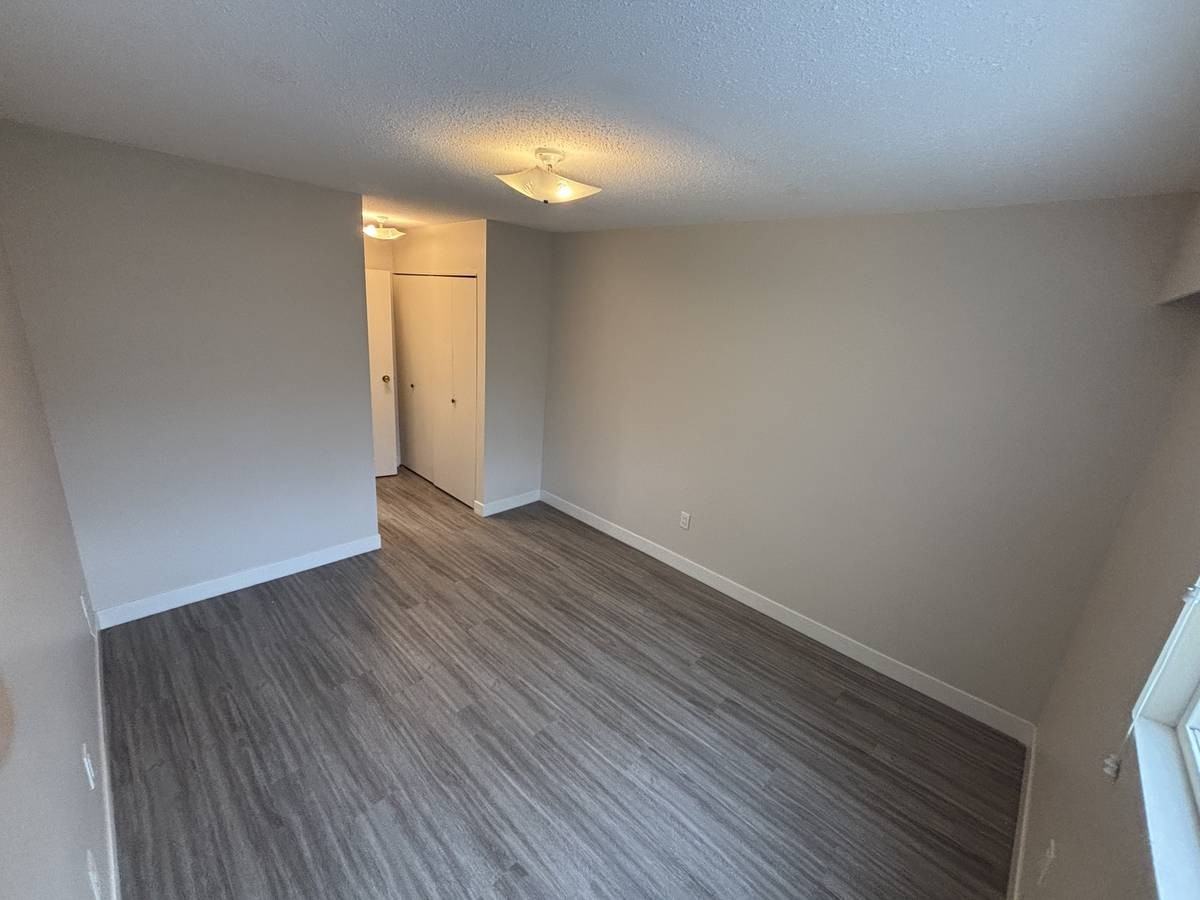 5544 16 Avenue #104 - Photo 7 of 15
